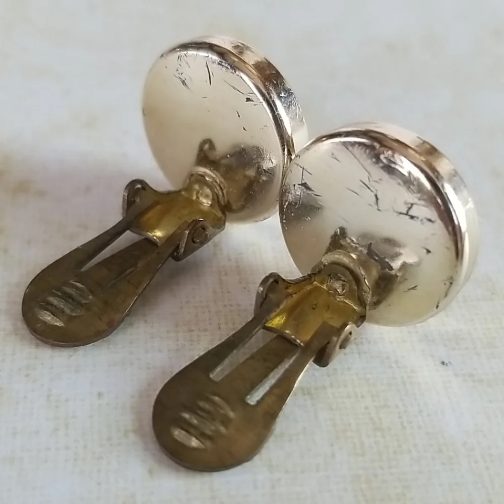 Vintage 1970s Earth Tone Inlaid Clip Earrings Gold Tone - Picture 16 of 16